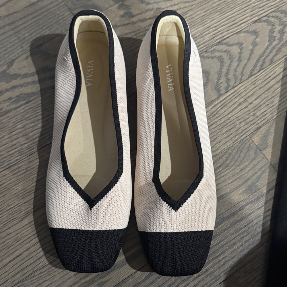 VIVAIA Black and Cream Flats